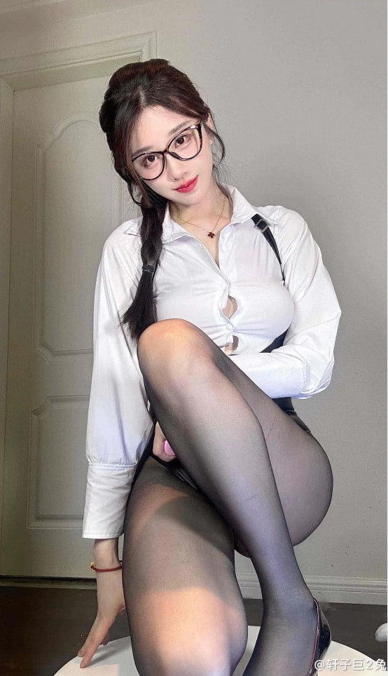 轩子巨二兔-黑丝诱惑 [25P-48M]